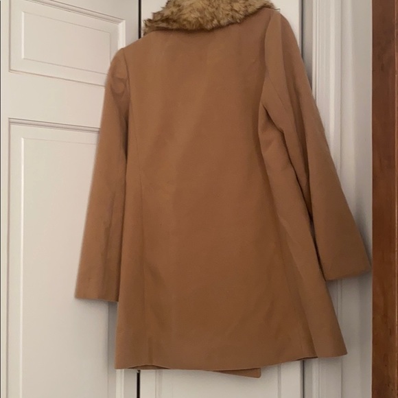 Camel winter coat w/fur collar Medium - Picture 2 of 3